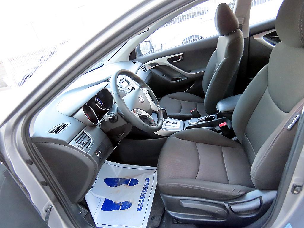 HYUNDAI Avante - Vista 5