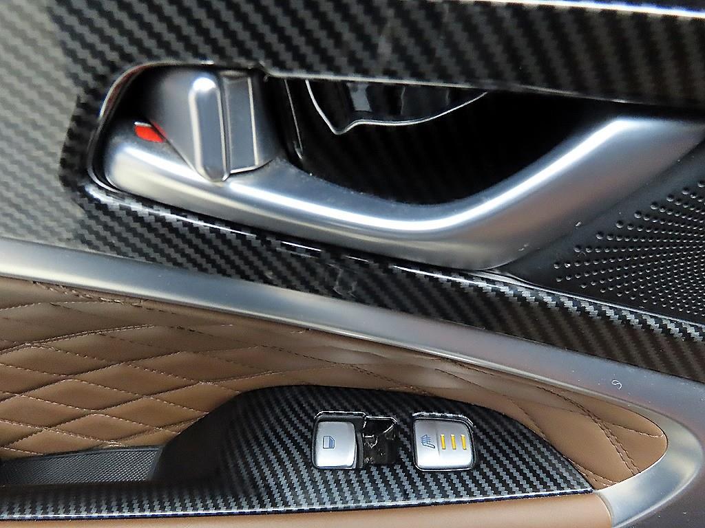 Genesis G70 - Vista 12