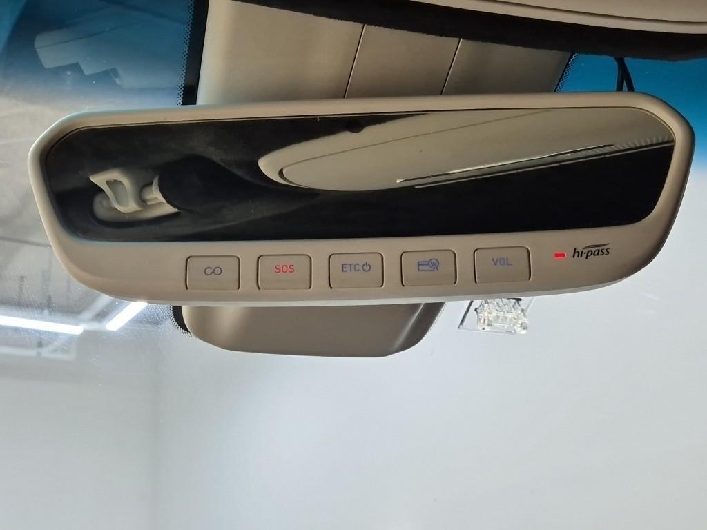 Genesis G90 - Vista 11