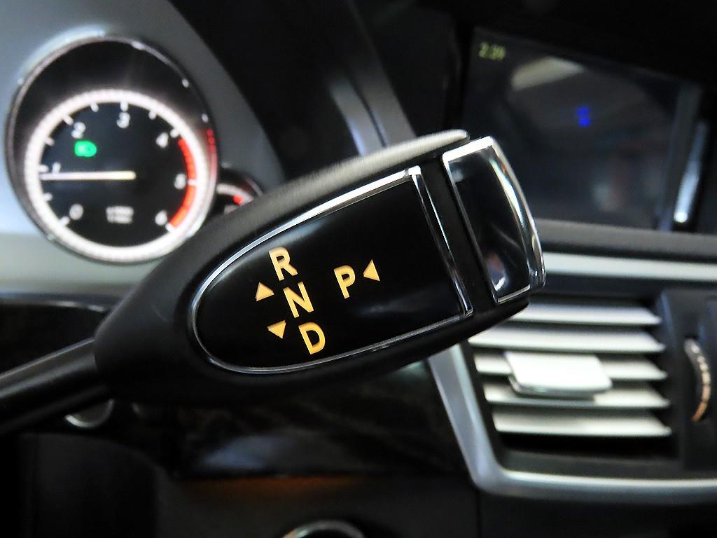 Mercedes Benz E class - Vista 12