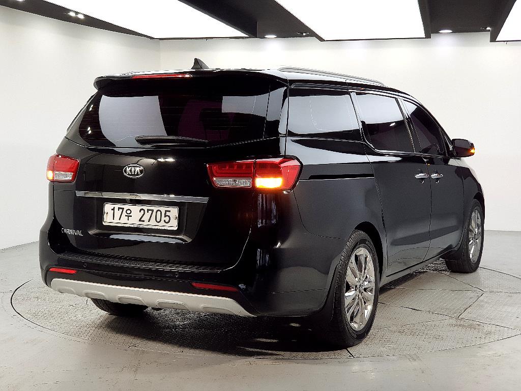 KIA Carnival - Vista 4
