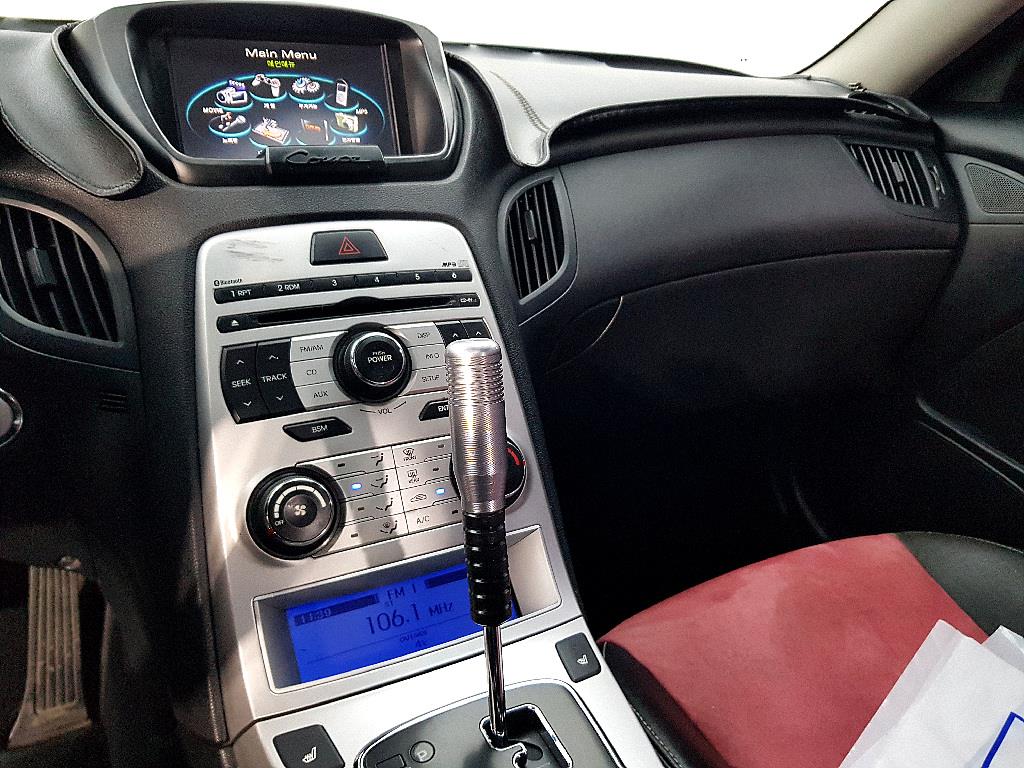 HYUNDAI Genesis - Vista 10