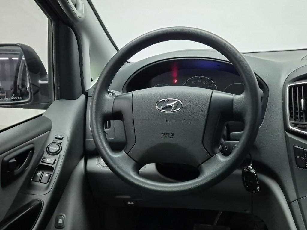 HYUNDAI Starex - Vista 9