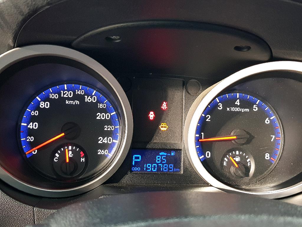 HYUNDAI Genesis - Vista 7