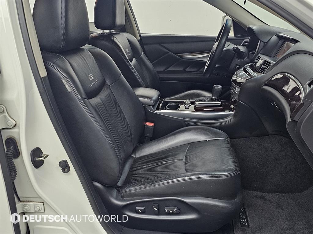 Infiniti M - Vista 11