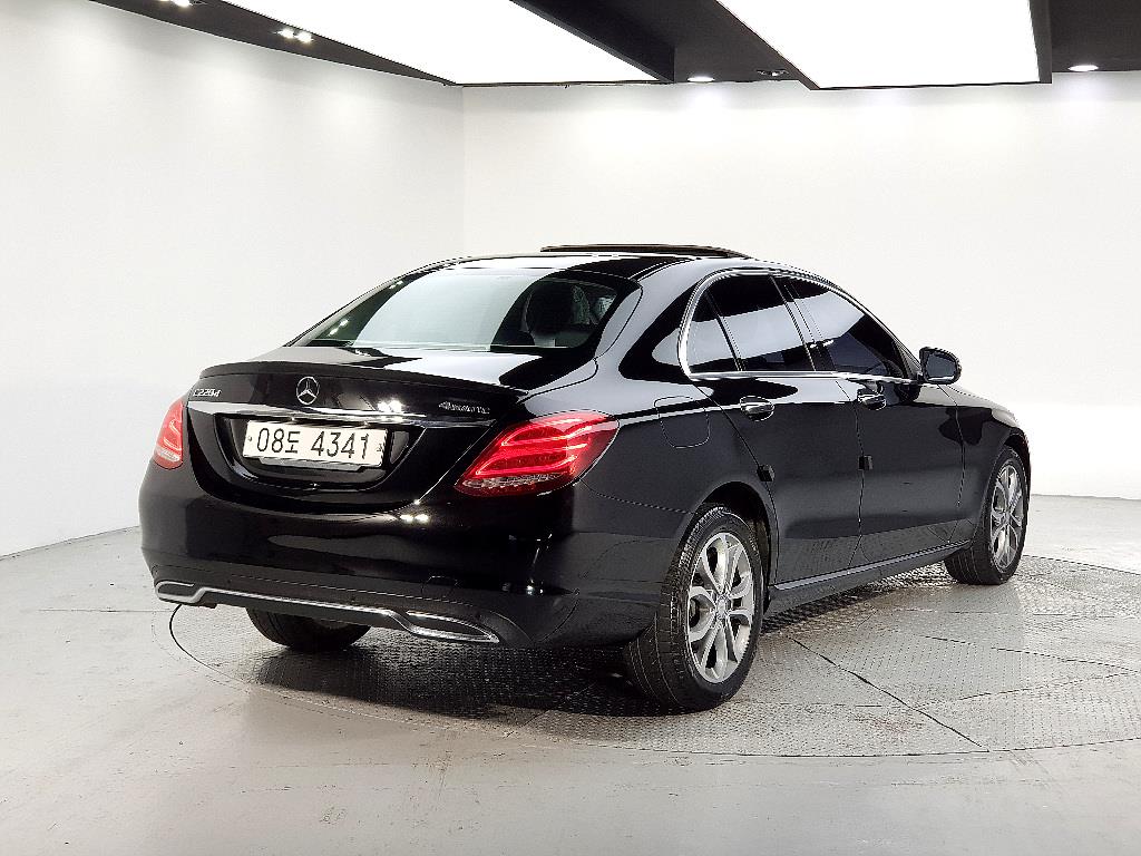 Mercedes Benz C Class - Vista 4