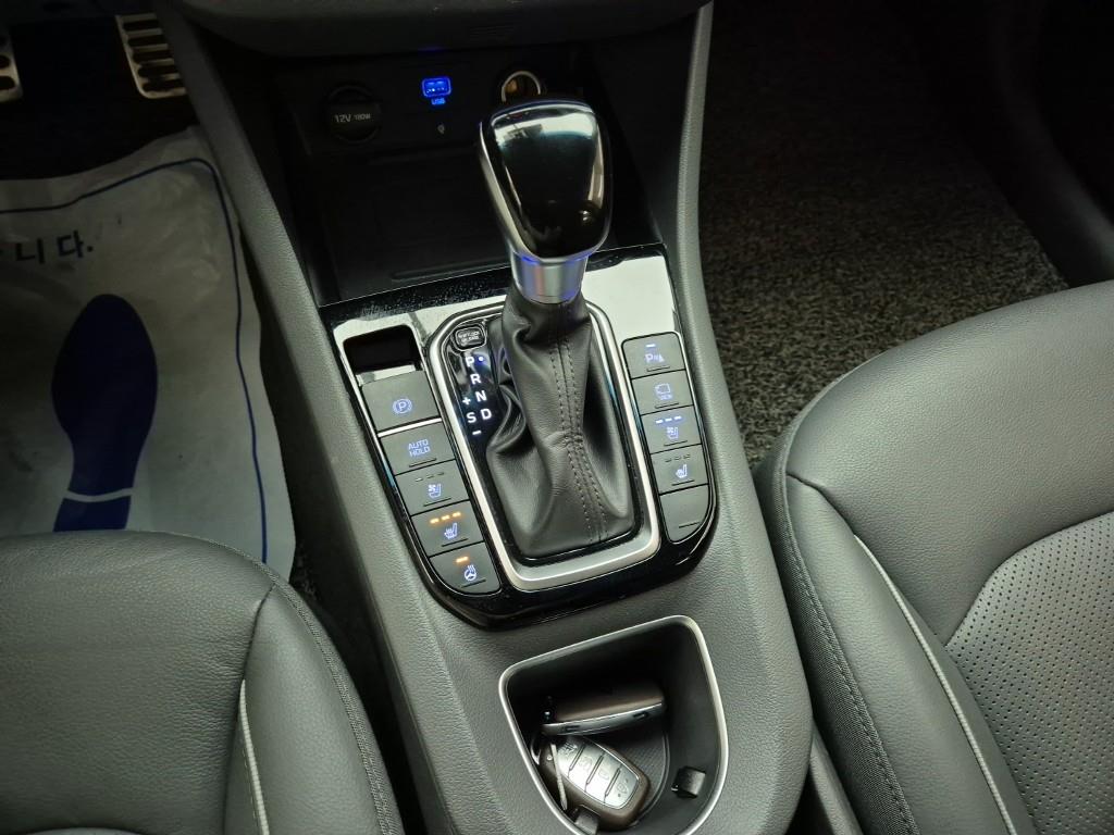 HYUNDAI Ioniq - Vista 8