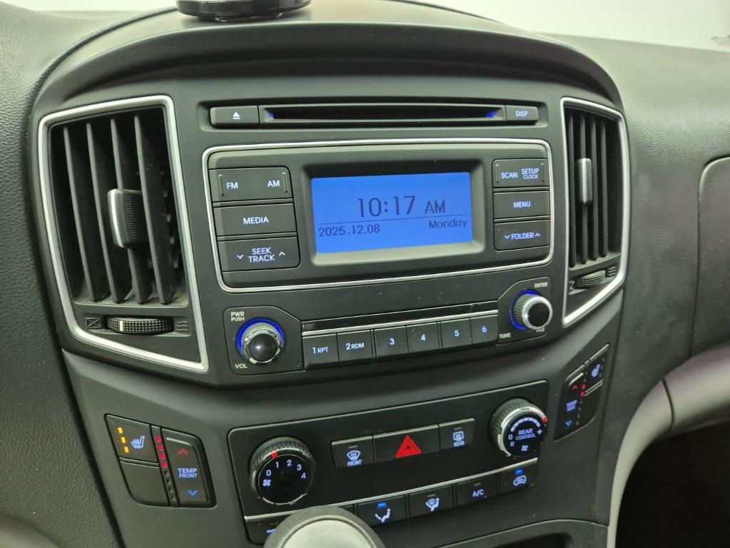 HYUNDAI Starex - Vista 10