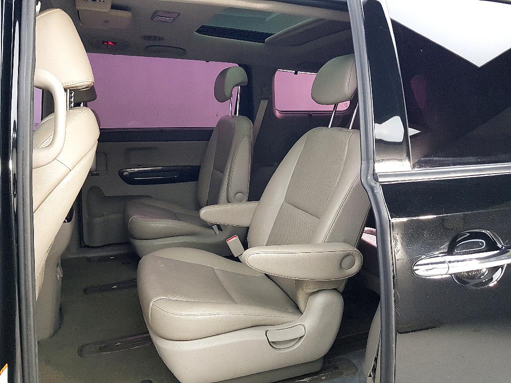 KIA Carnival - Vista 9
