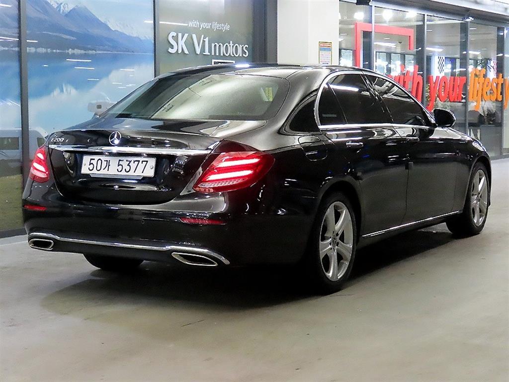 Mercedes Benz E class - Vista 4