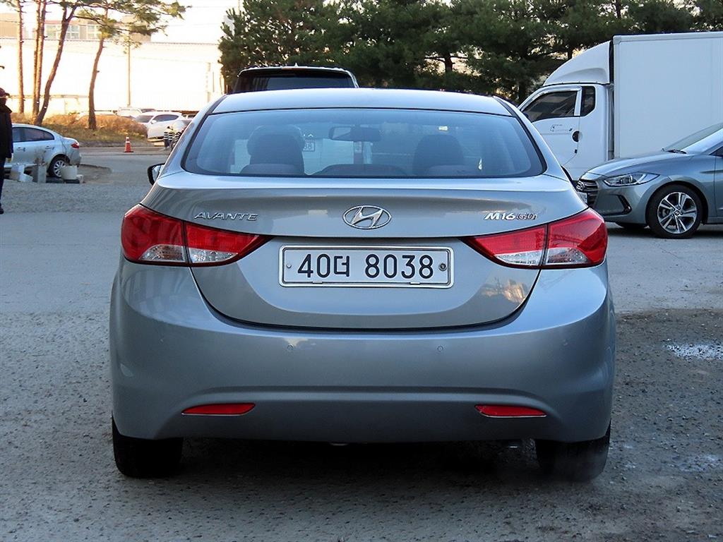 HYUNDAI Avante - Vista 4