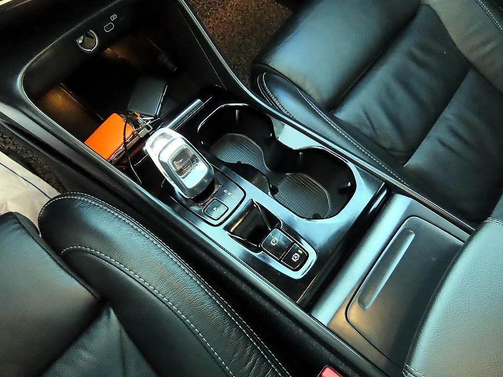 Volvo XC40 - Vista 10