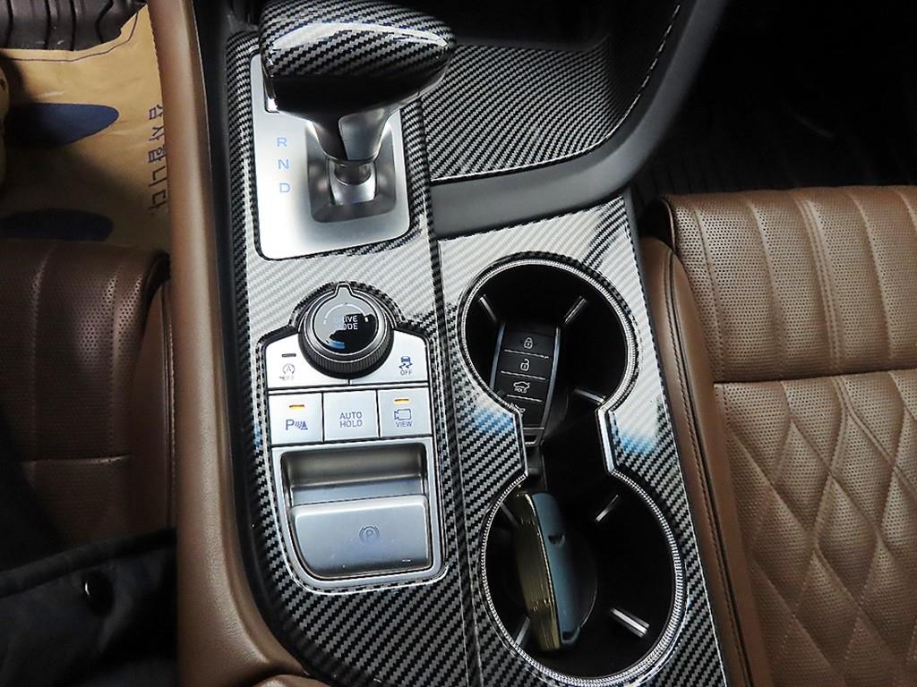 Genesis G70 - Vista 10