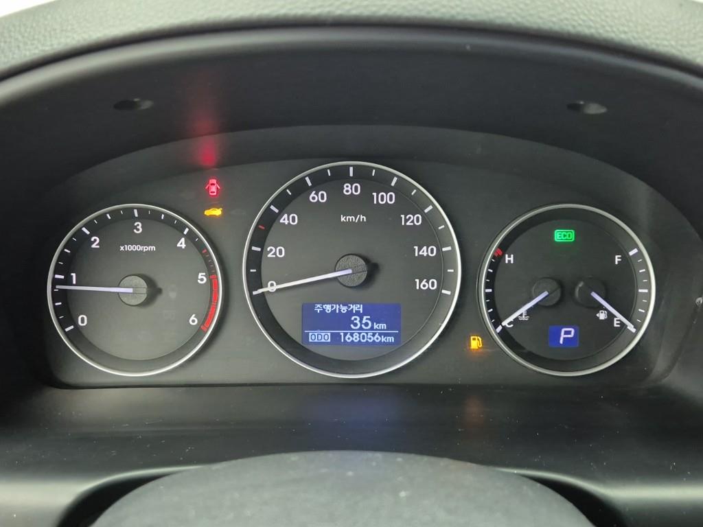 HYUNDAI Starex - Vista 7