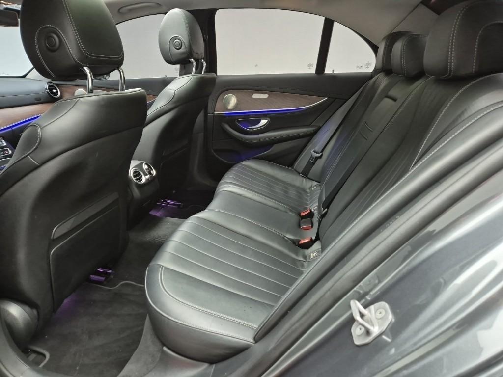 Mercedes Benz E class - Vista 12