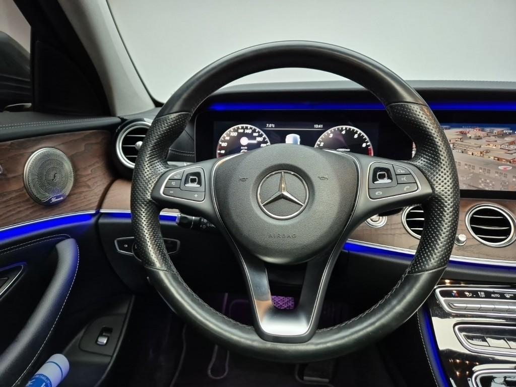 Mercedes Benz E class - Vista 9