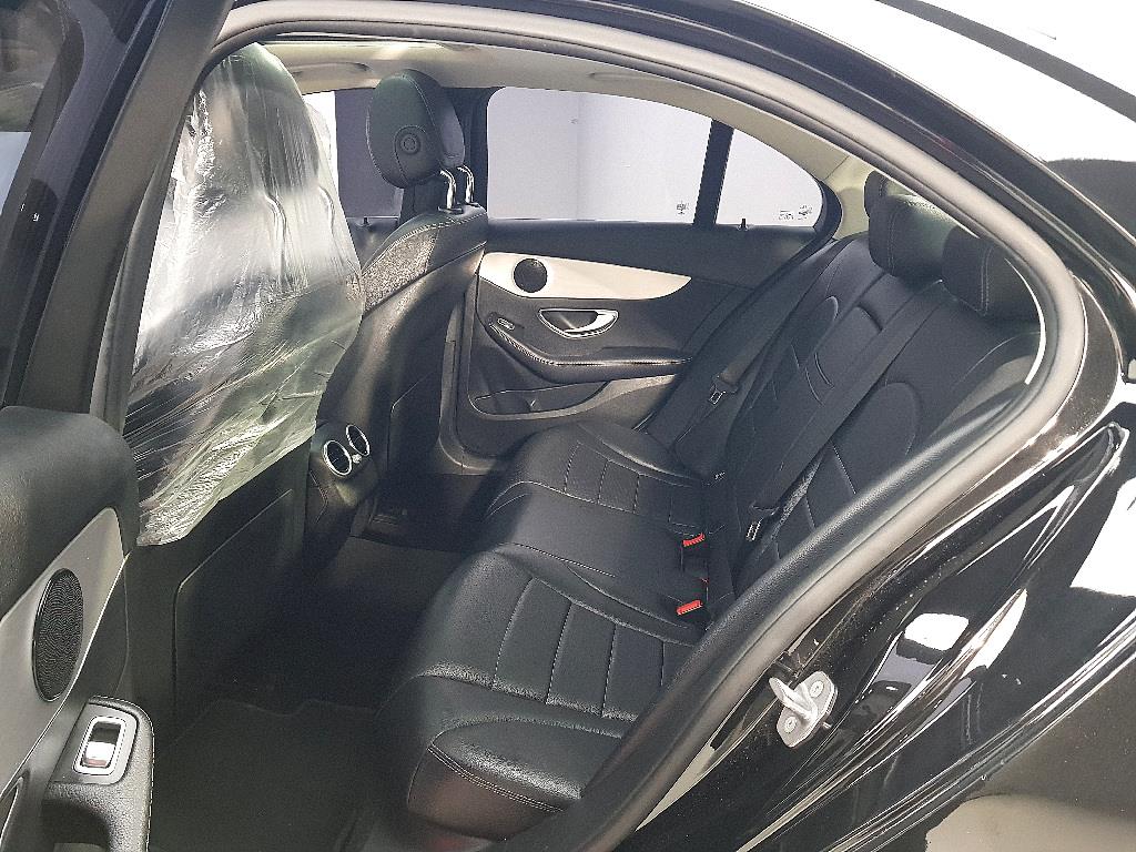 Mercedes Benz C Class - Vista 9