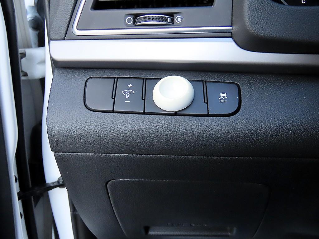 HYUNDAI Avante - Vista 12