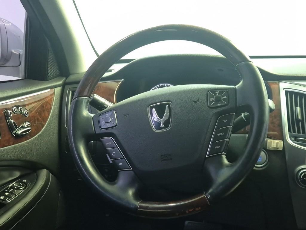 HYUNDAI Equus - Vista 9