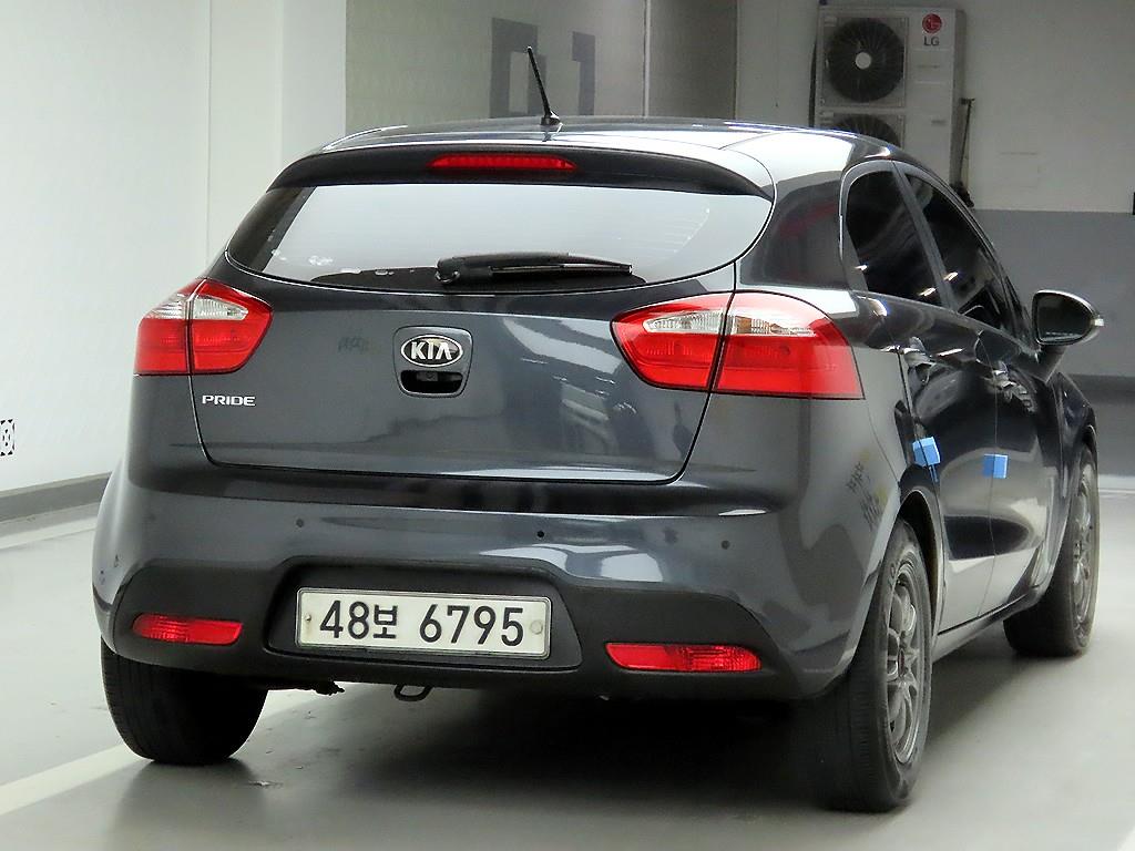 KIA Pride - Vista 4