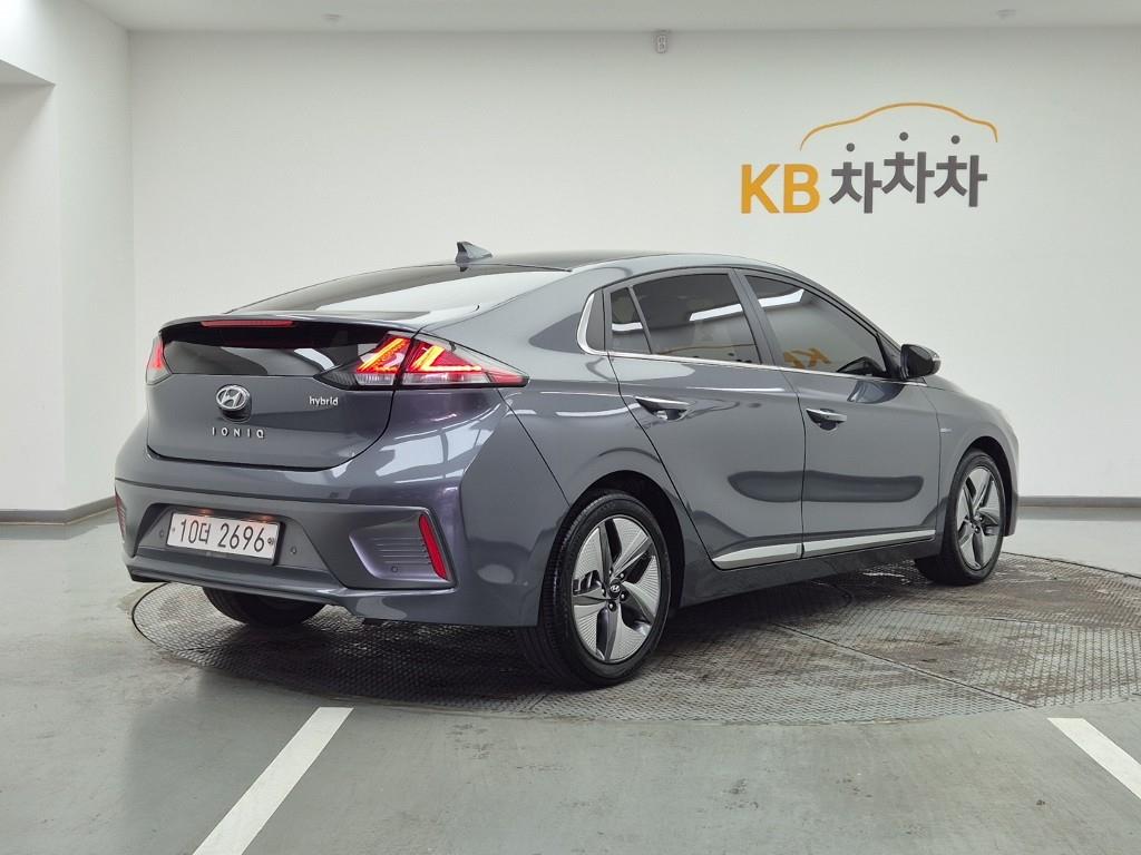 HYUNDAI Ioniq - Vista 4