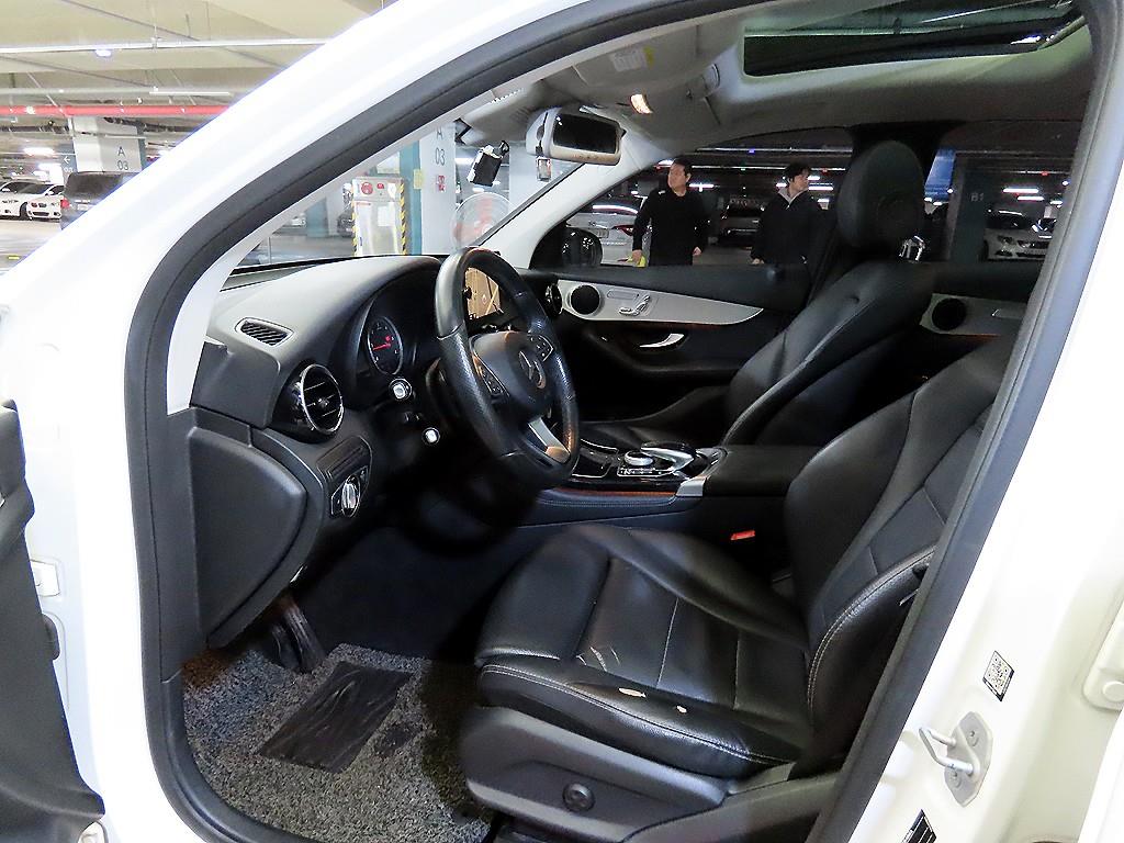 Mercedes Benz GLC Class - Vista 6