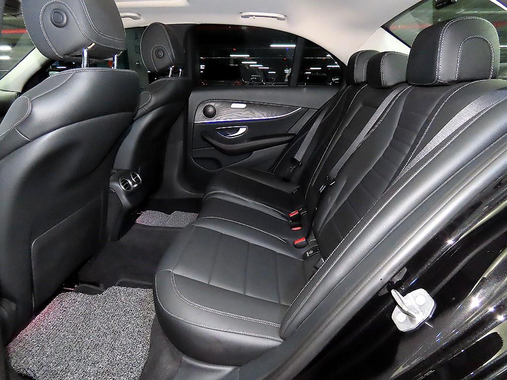 Mercedes Benz E class - Vista 7