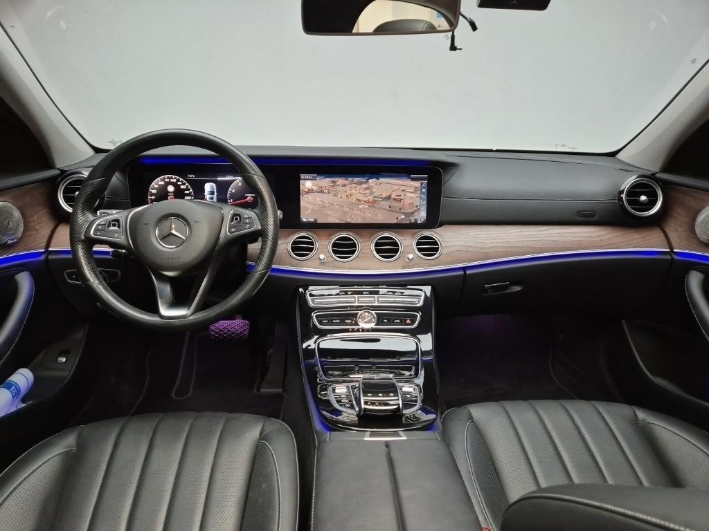 Mercedes Benz E class - Vista 7