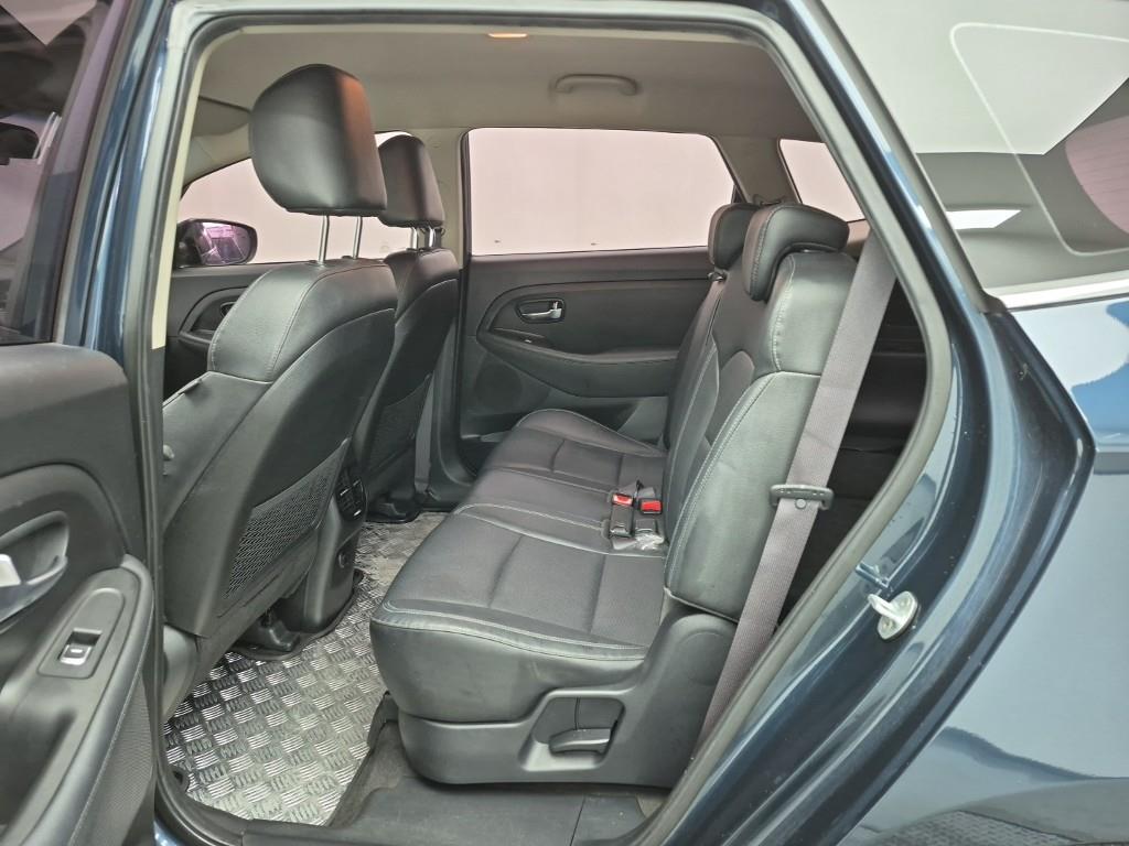 KIA Carens - Vista 12