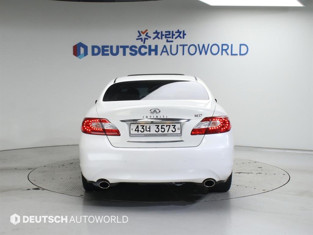 Infiniti M - Vista 4