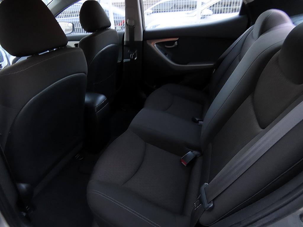 HYUNDAI Avante - Vista 6