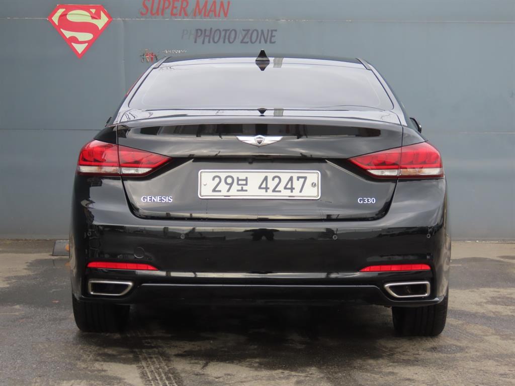 HYUNDAI Genesis - Vista 7