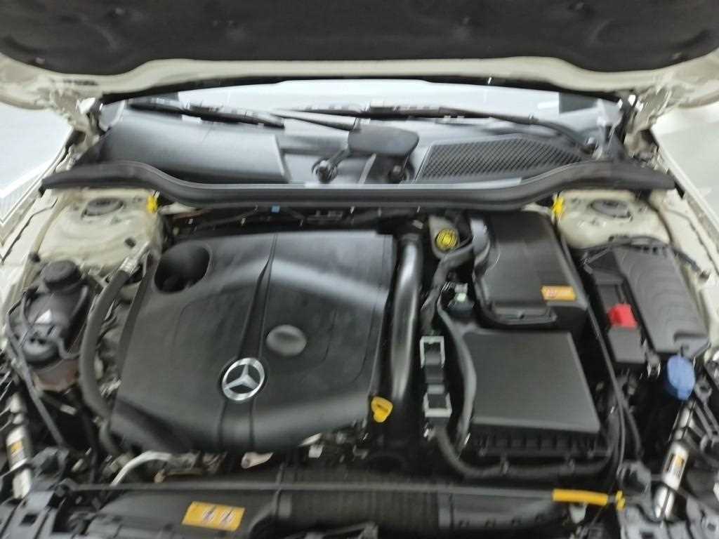 Mercedes Benz GLA Class - Vista 5