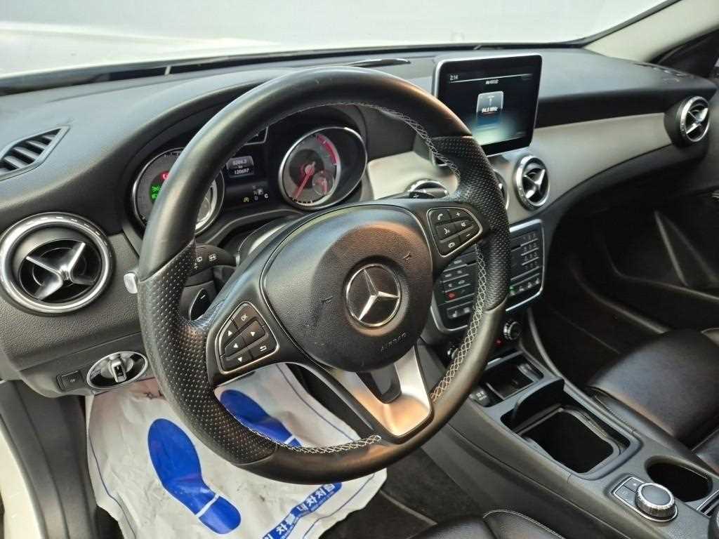 Mercedes Benz GLA Class - Vista 9