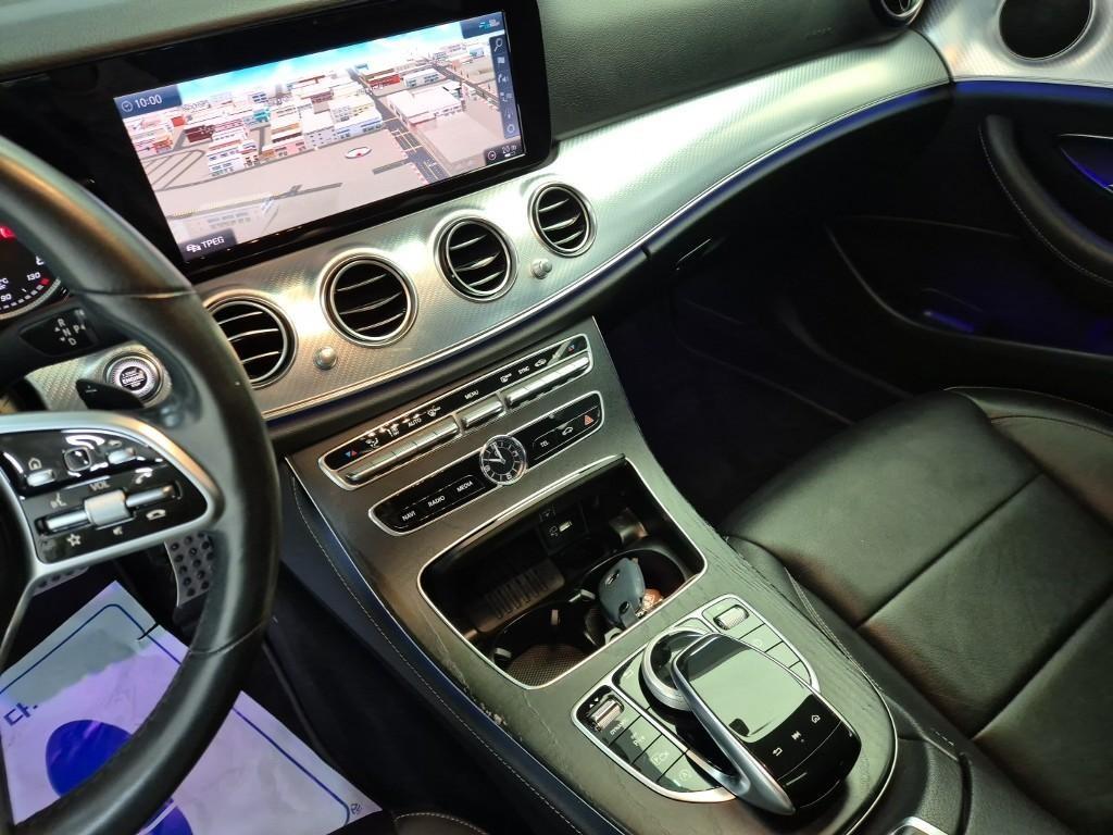 Mercedes Benz E class - Vista 10