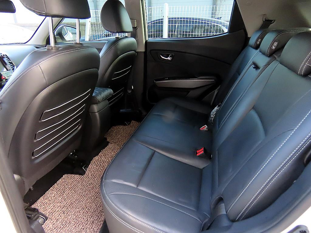 Ssangyong Tivoli - Vista 6