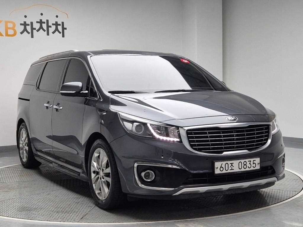 KIA Carnival - Vista 4