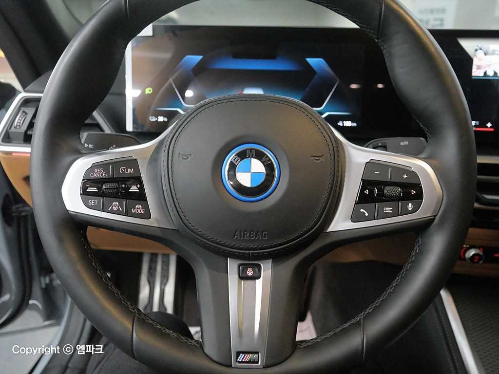 BMW i4 - Vista 8