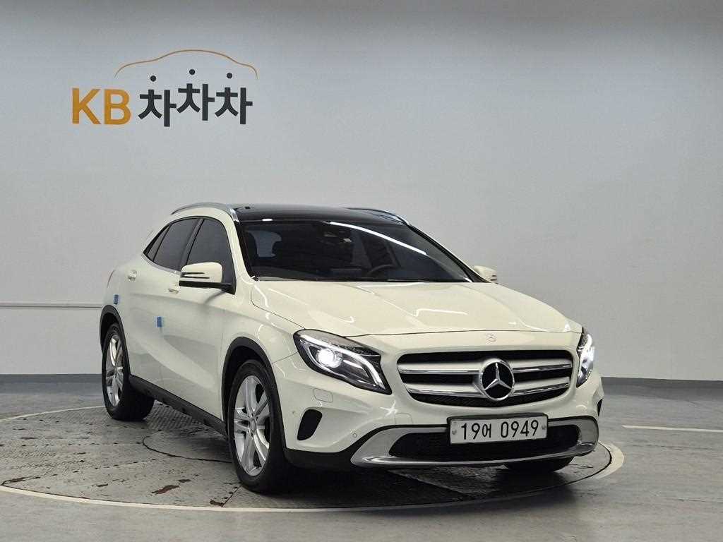 Mercedes Benz GLA Class - Vista 4
