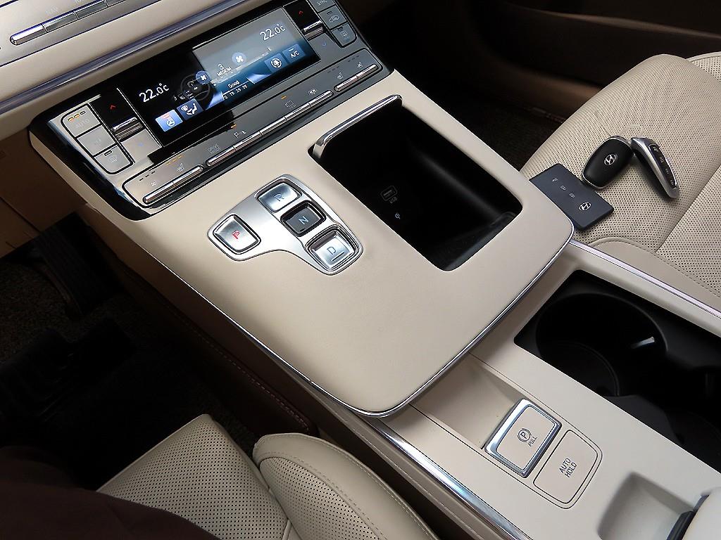 HYUNDAI Grandeur - Vista 11