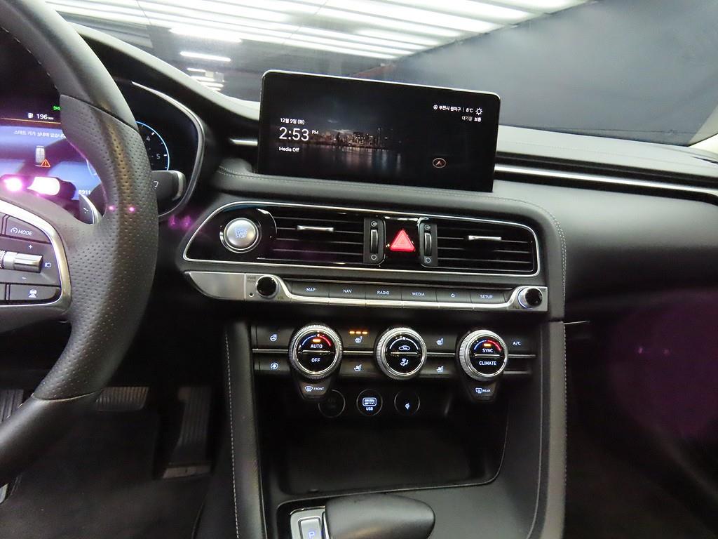 Genesis G70 - Vista 10