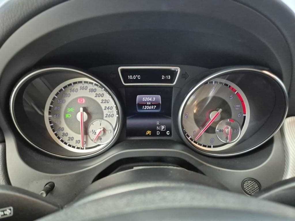 Mercedes Benz GLA Class - Vista 6