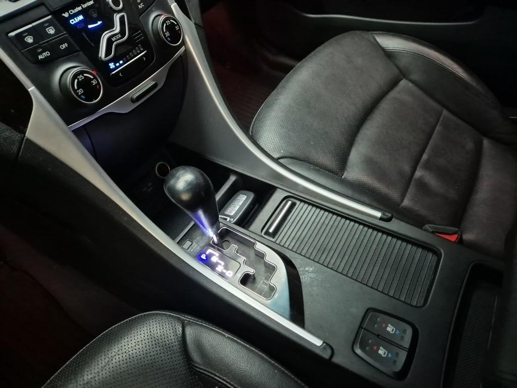 HYUNDAI Sonata - Vista 8