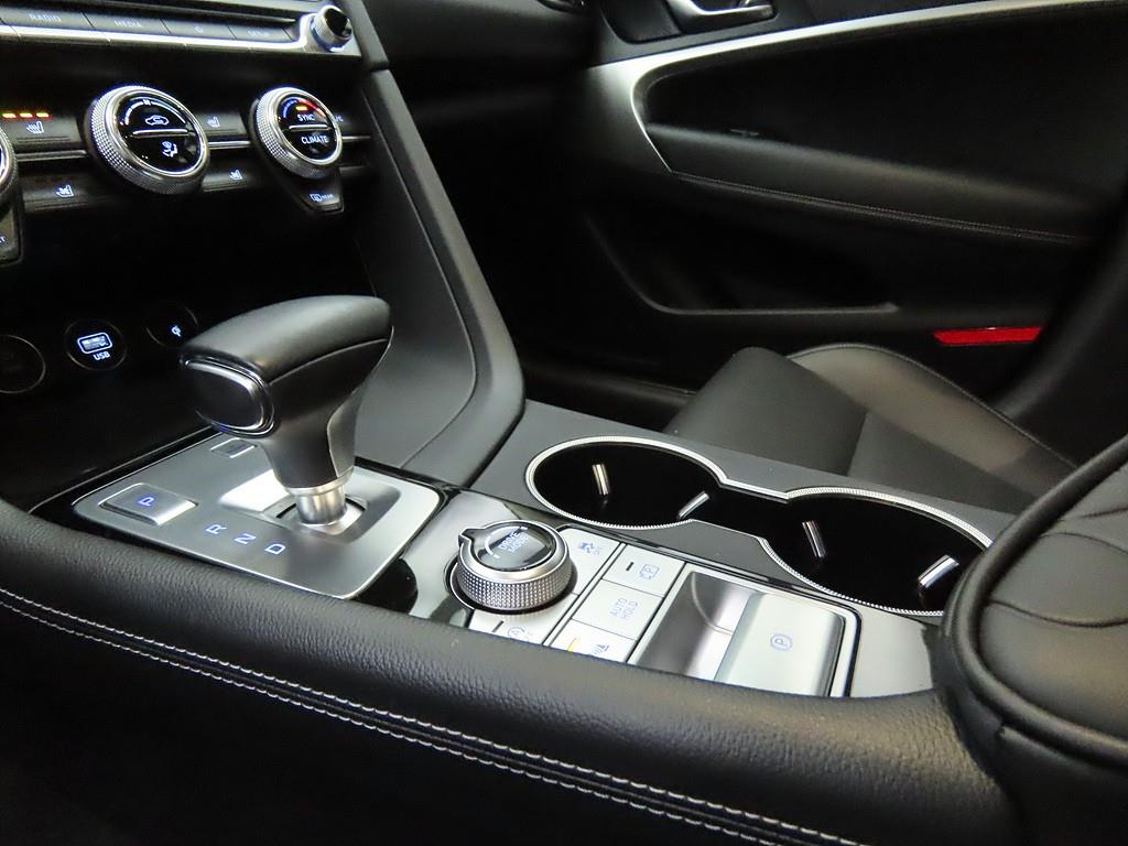 Genesis G70 - Vista 11