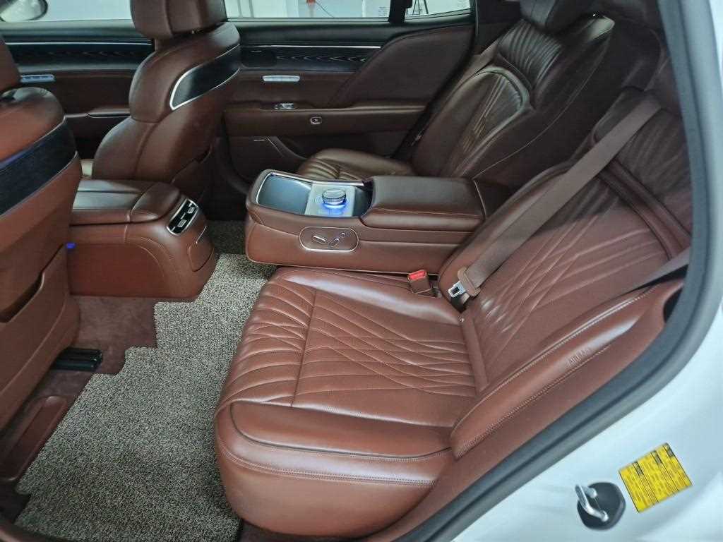 Genesis G90 - Vista 12