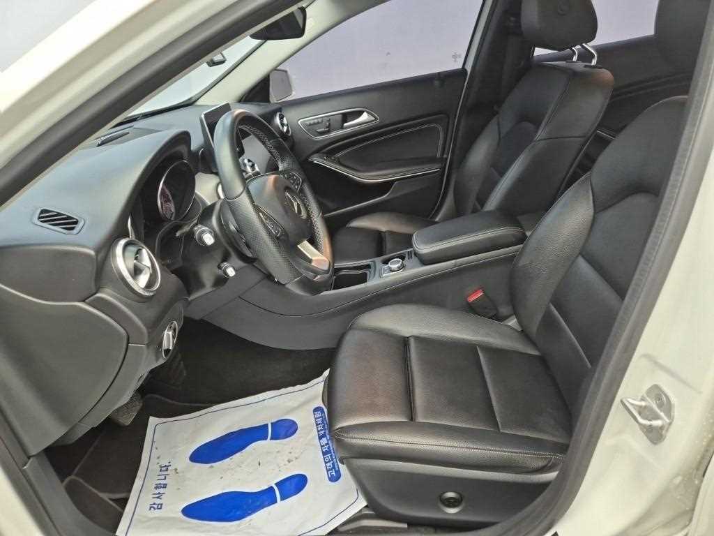 Mercedes Benz GLA Class - Vista 11