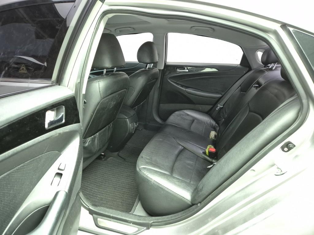 HYUNDAI Sonata - Vista 12