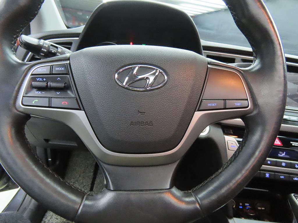 HYUNDAI Avante - Vista 9