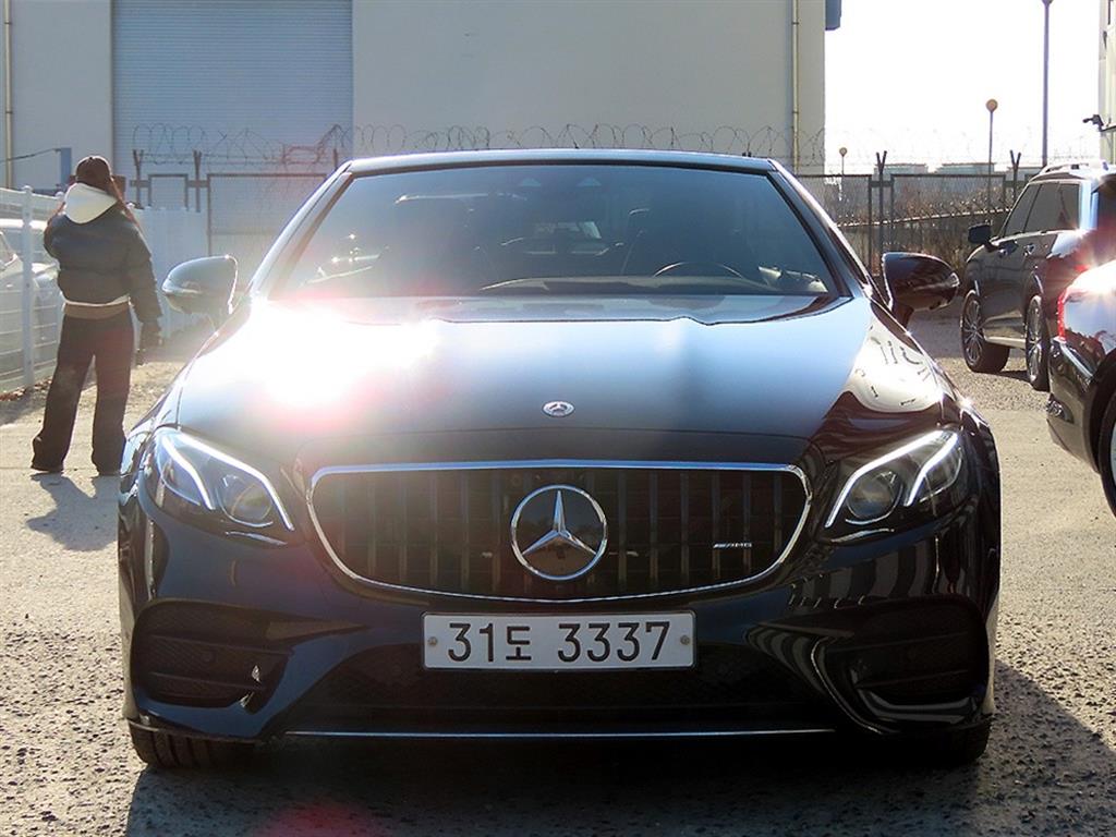 Mercedes Benz E class - Vista 5