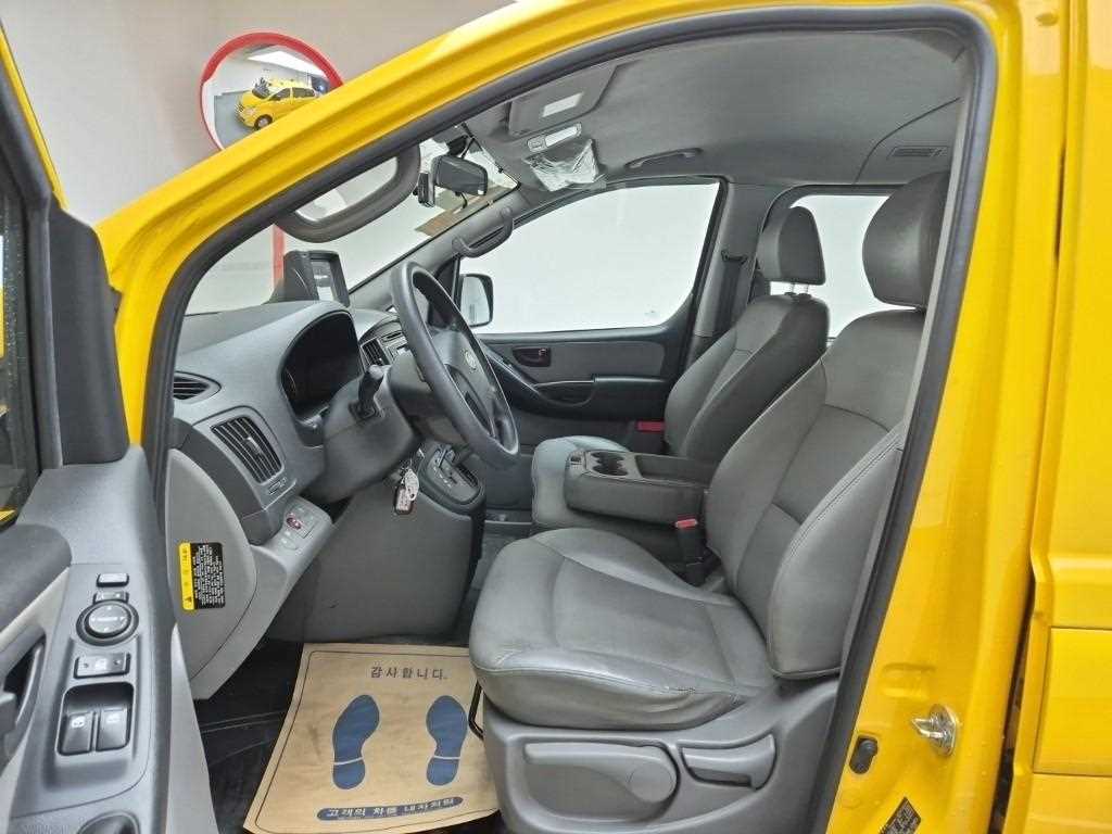 HYUNDAI Starex - Vista 11